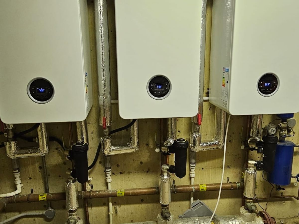 Underfloor heating manifold installation